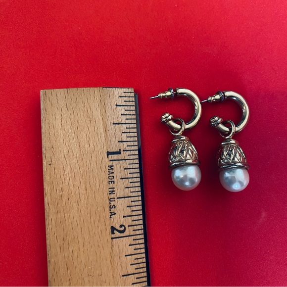 Elegant Gold-tone and Faux Pearl Drop Pierced Earrings - Picture 5 of 5